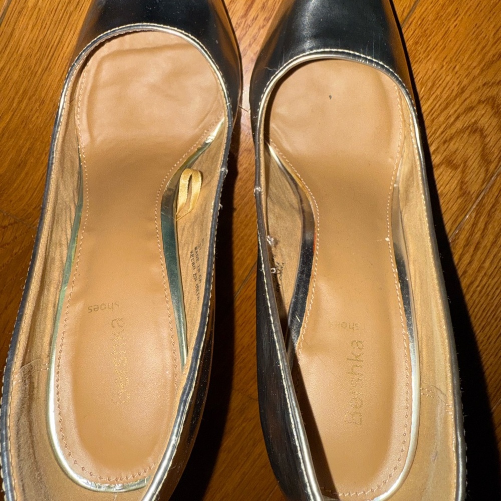 Metallic Silver Pointed Heels - Picture 4 of 5